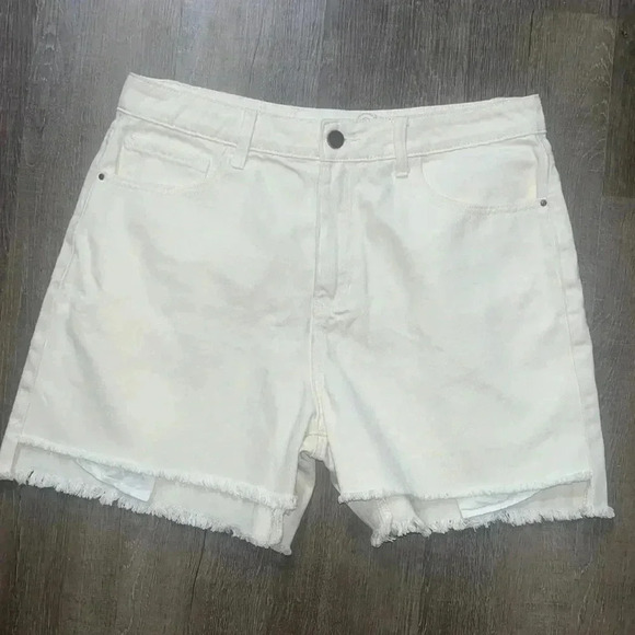 Nordstrom women’s cream shorts size 32 - Picture 1 of 4